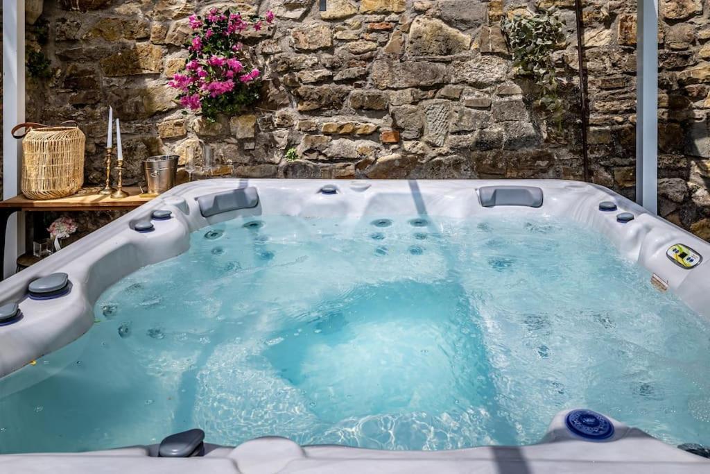 Luxury Limonaia With Jacuzzi Near Florence San Jacopo al Girone Zewnętrze zdjęcie
